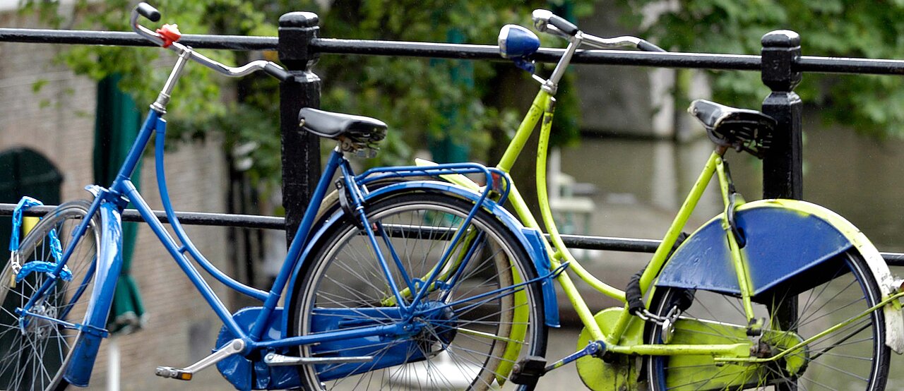 Zwei Fahrräder (© Harry Schiffer) Two Bikes (© Harry Schiffer)